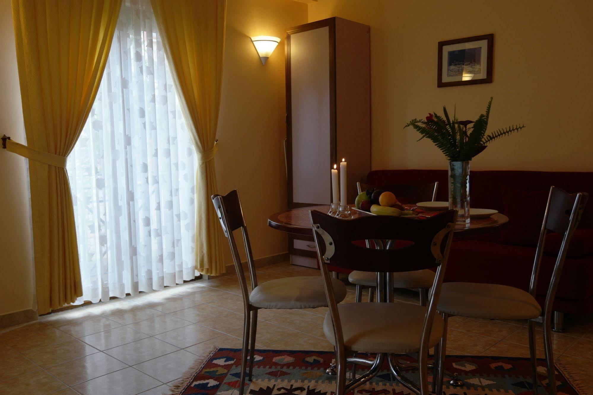 Mr. Dim Exclusive Apart Hotel Гьочек Екстериор снимка