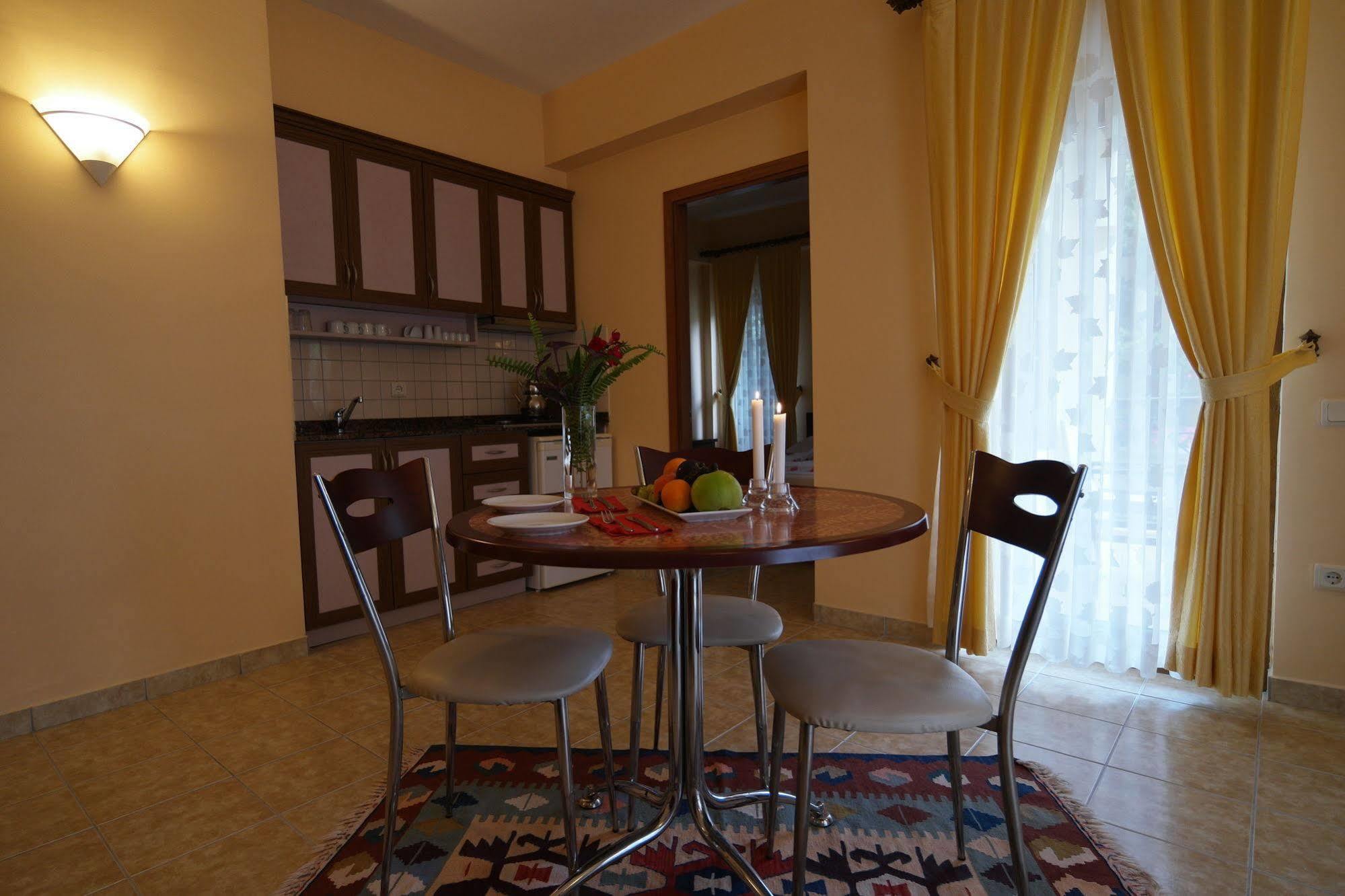 Mr. Dim Exclusive Apart Hotel Гьочек Екстериор снимка