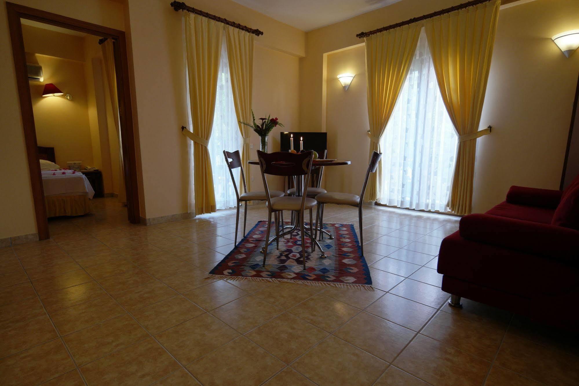 Mr. Dim Exclusive Apart Hotel Гьочек Екстериор снимка