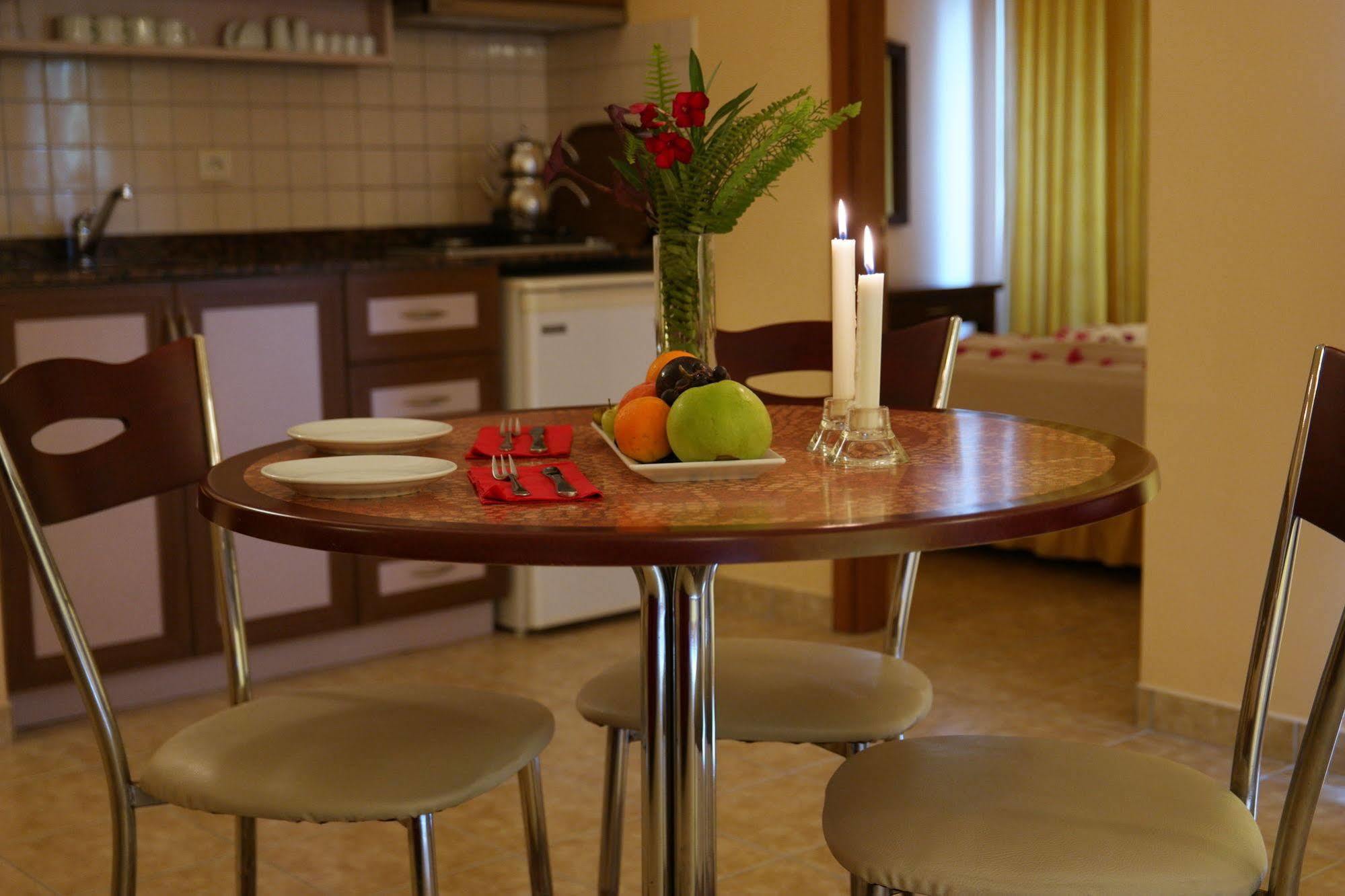 Mr. Dim Exclusive Apart Hotel Гьочек Екстериор снимка